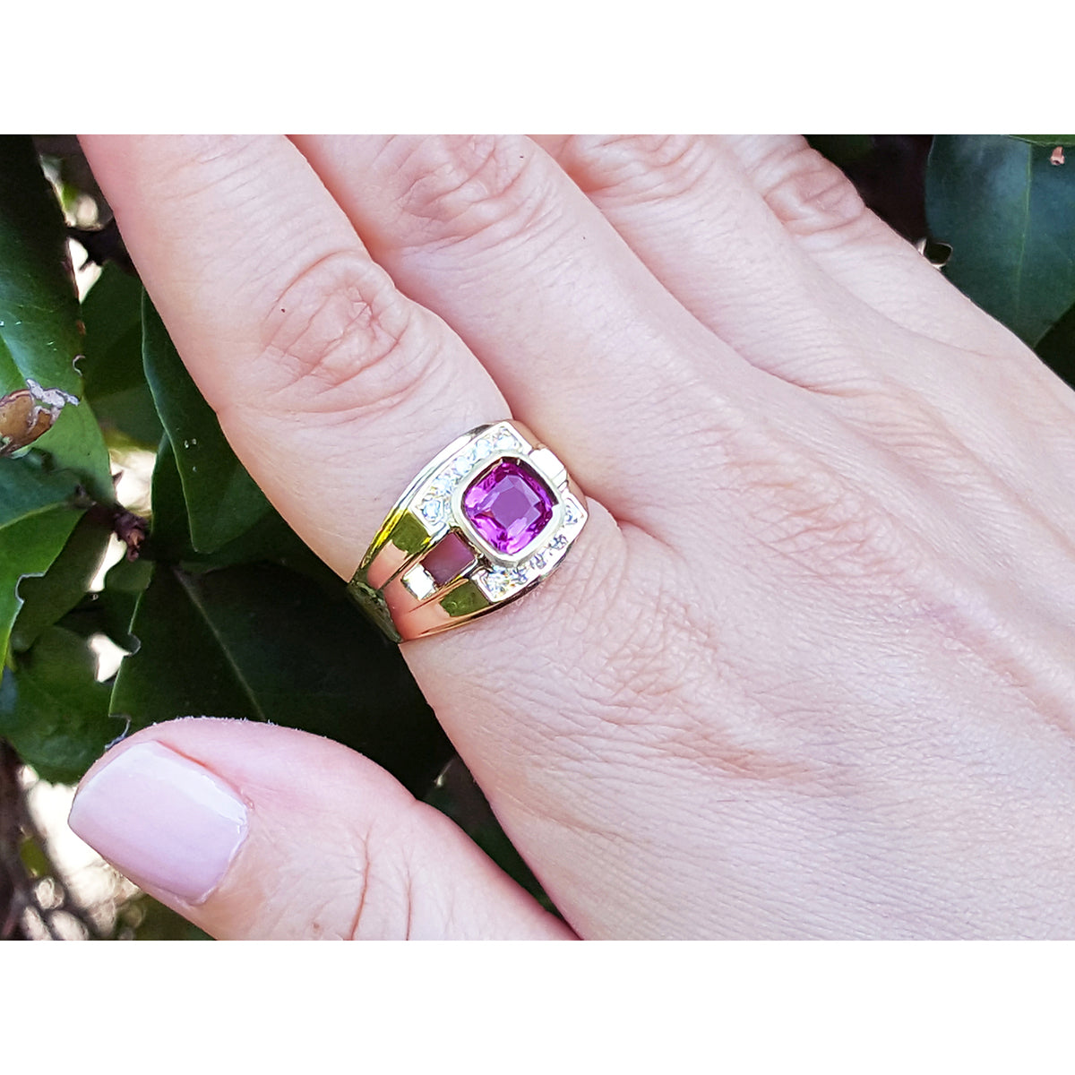 1.99 Carats natural GIA certified untreated men&#39;s pink sapphire ring bezel set and diamonds 18K yellow gold