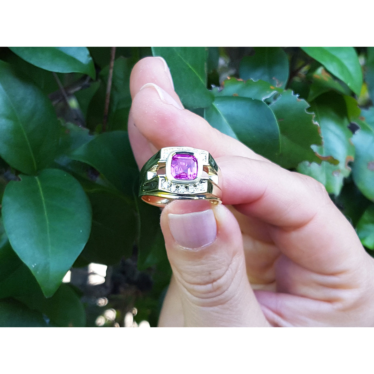 1.99 Carats natural GIA certified untreated men&#39;s pink sapphire ring bezel set and diamonds 18K yellow gold