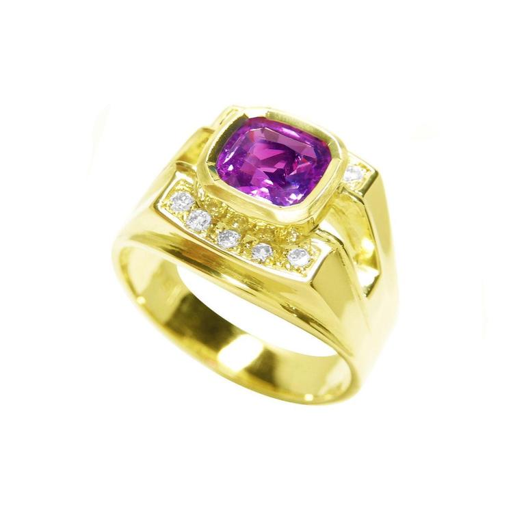 Pink sapphire natural GIA certified untreated men's ring bezel set 18K yellow gold, top lateral perspective position