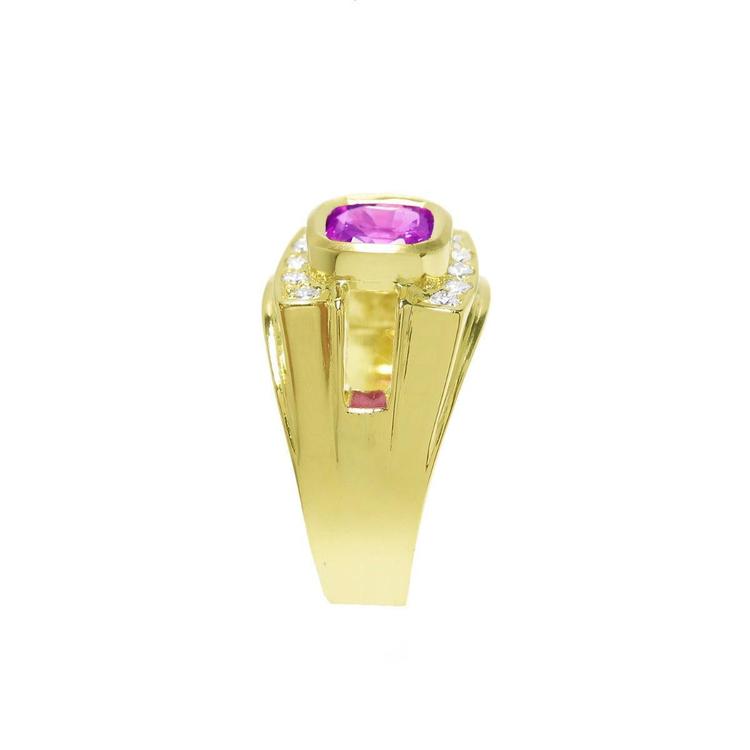 Men's 18K yellow gold ring with a bezel-set purplish-pink cushion-cut sapphire and diamond accents.