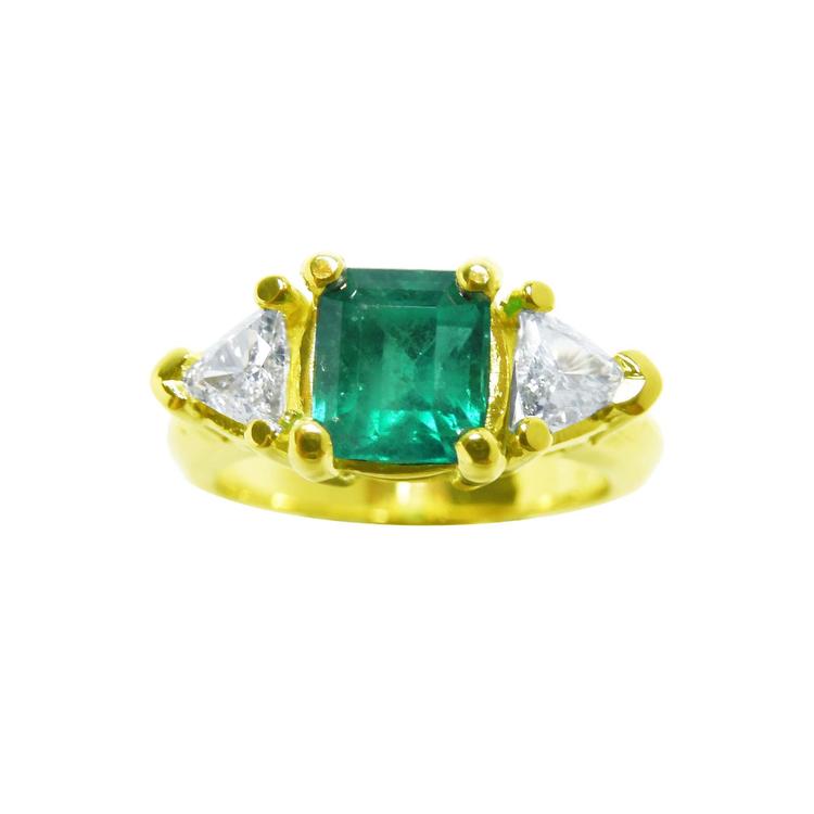 Square emerald-cut natural colombian emerald ring and side trillion diamonds in 18k yellow gold.