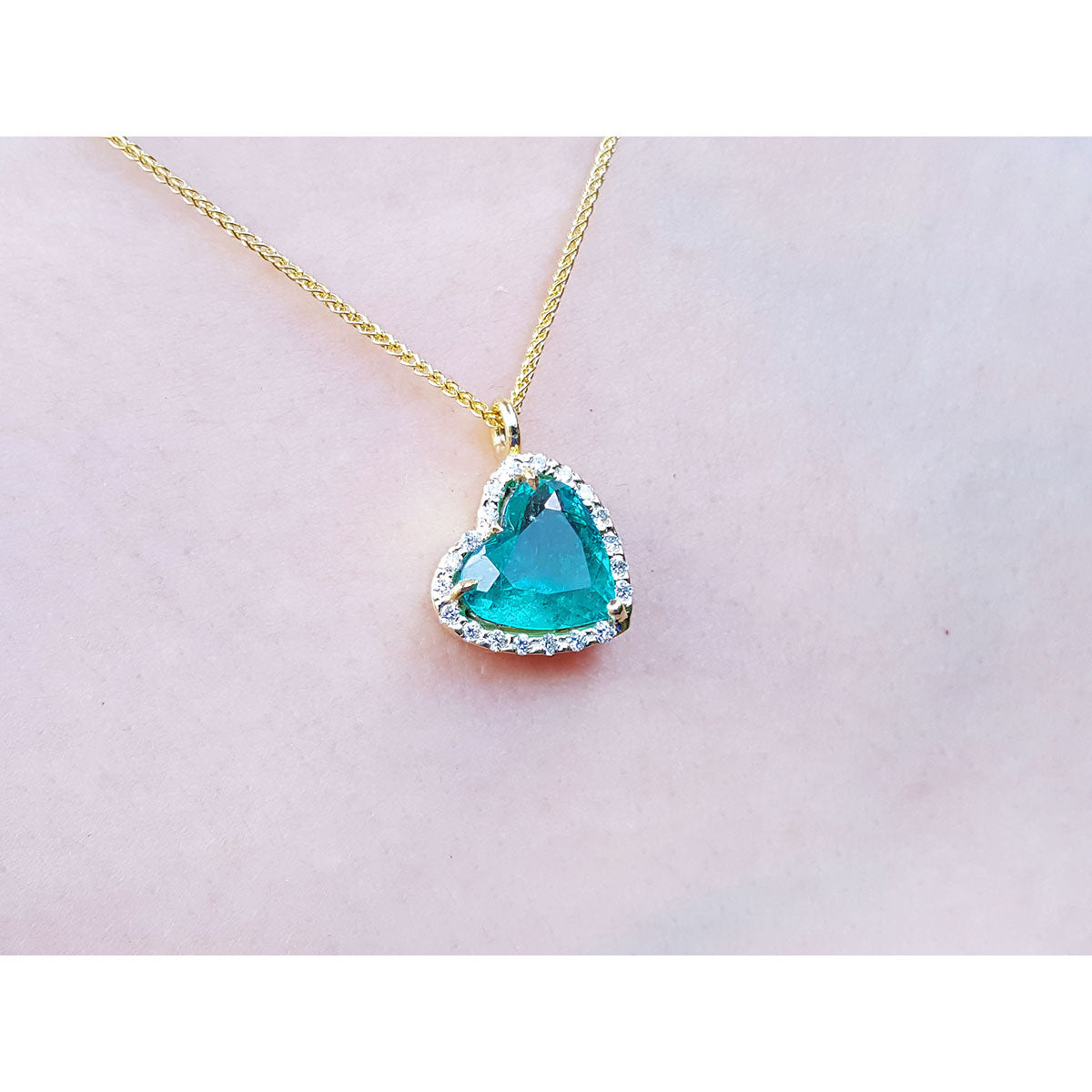3.18 Carats Tilted Heart Emerald Necklace Halo Diamonds 18K Gold