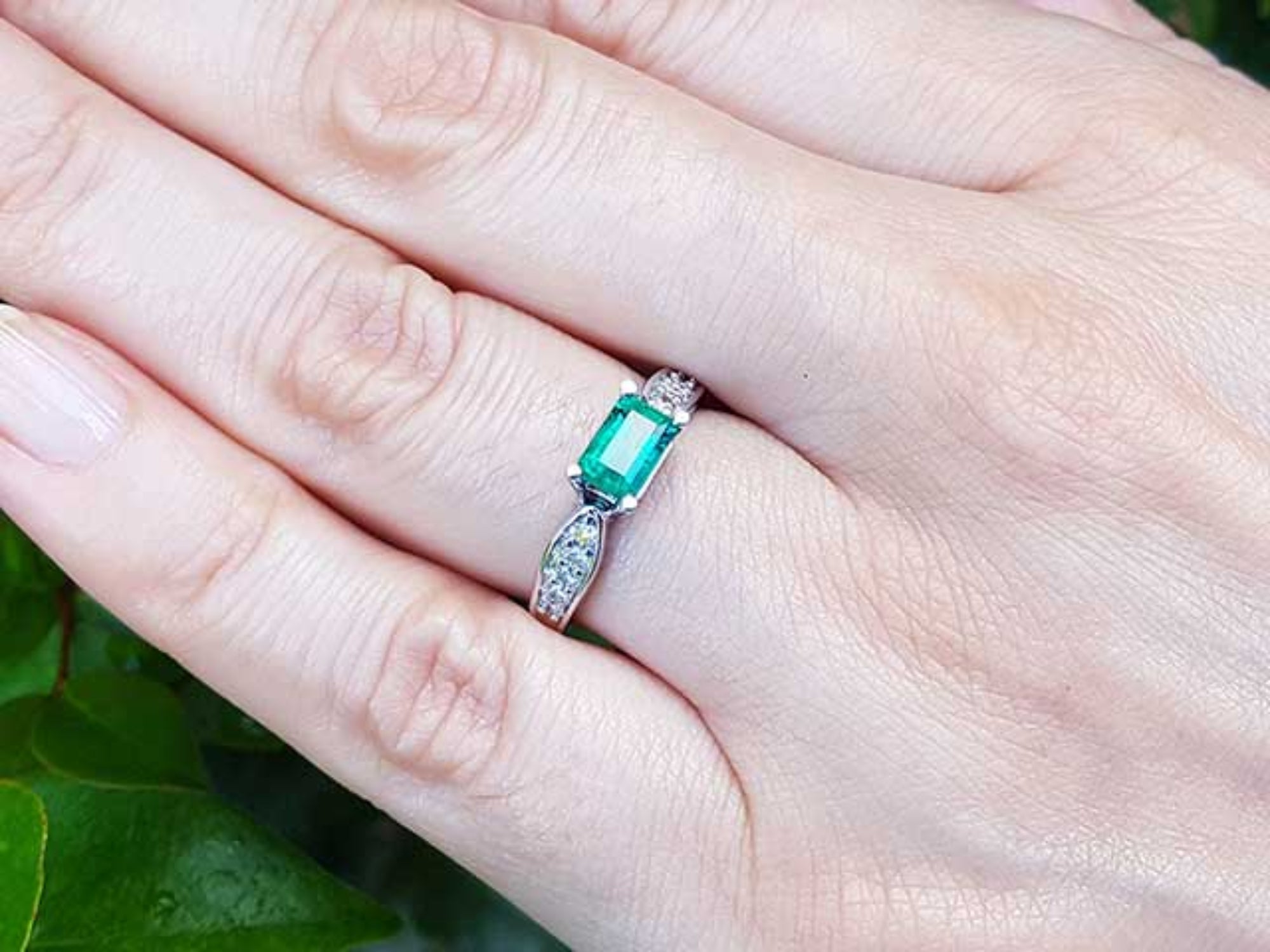Mother’s day emerald ring the perfect gift for her