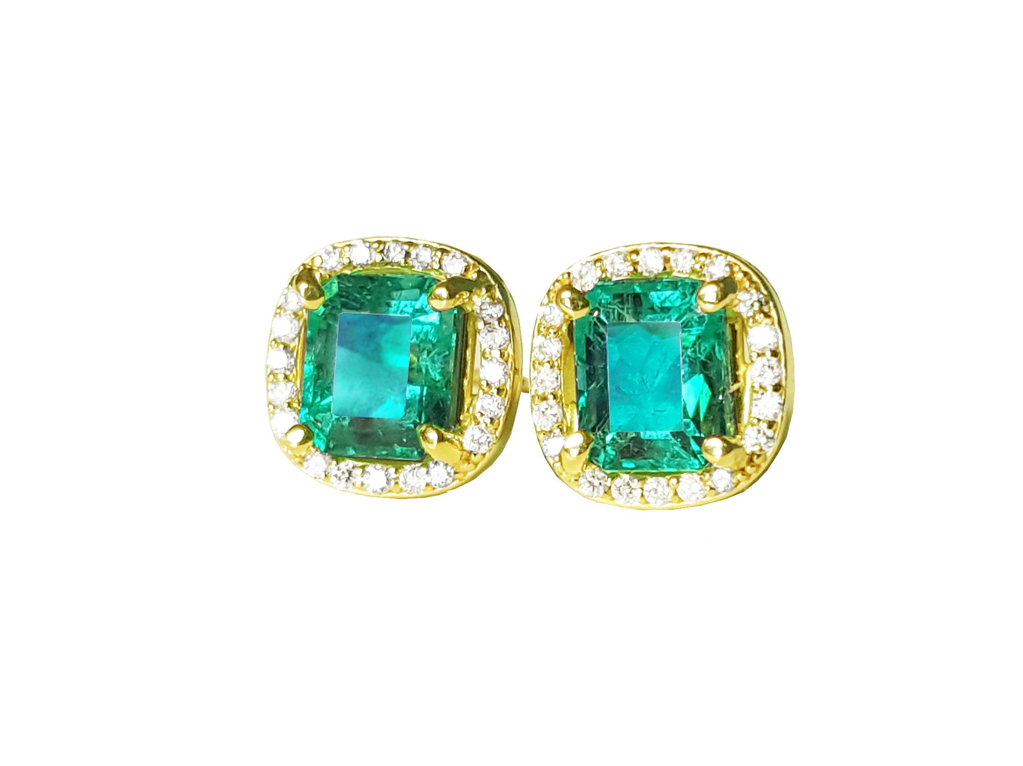 Pair of emerald stud earrings with halo diamond in yellow gold on a front position top view.