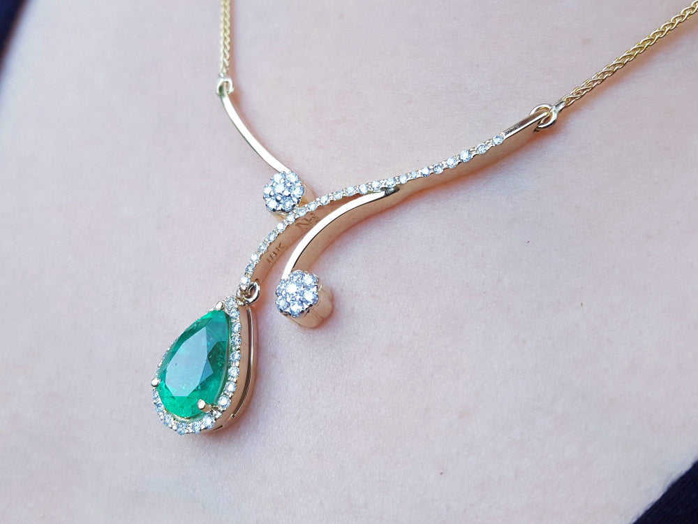 Natural Colombian emerald necklace sourced from the Muzo mines in Colombia a natural pear cut 2.96 carats