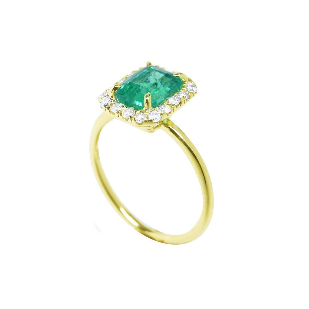 An emerald-cut halo diamond emerald ring in half side position, top setting and band profile displayed.