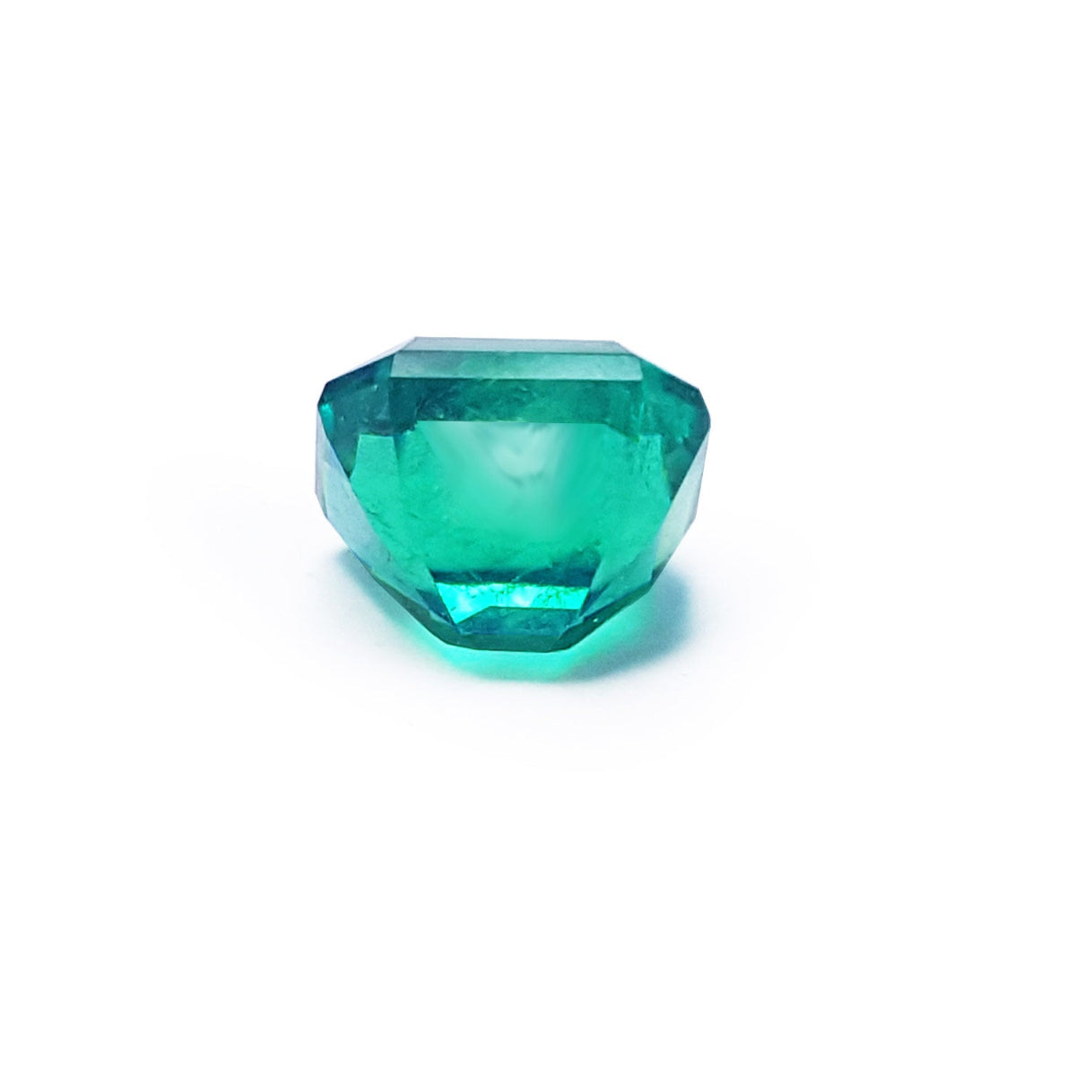 Emerald-cut 2.76 ct. Muzo mine loose emerald underside girdle and pavilion view