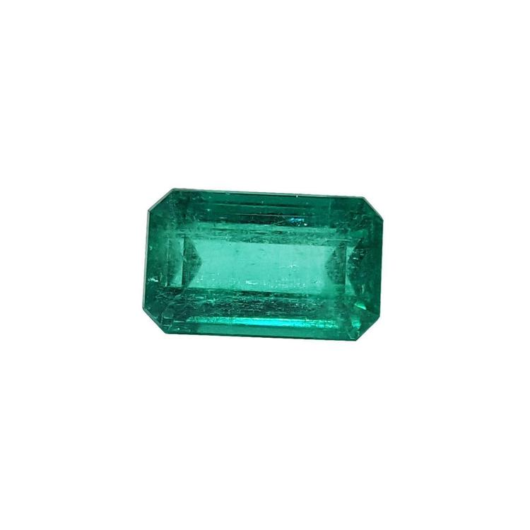 Emerald-cut natural loose colombian emerald, features a medium deep green hue and a rectangular emerald cut.