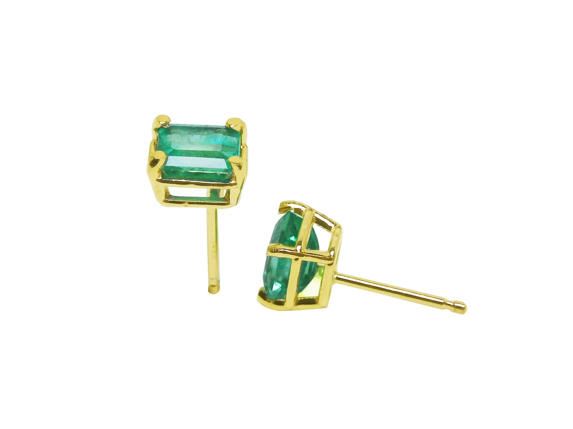 14k yellow gold emerald-cut emerald stud earrings on side positions profile view.