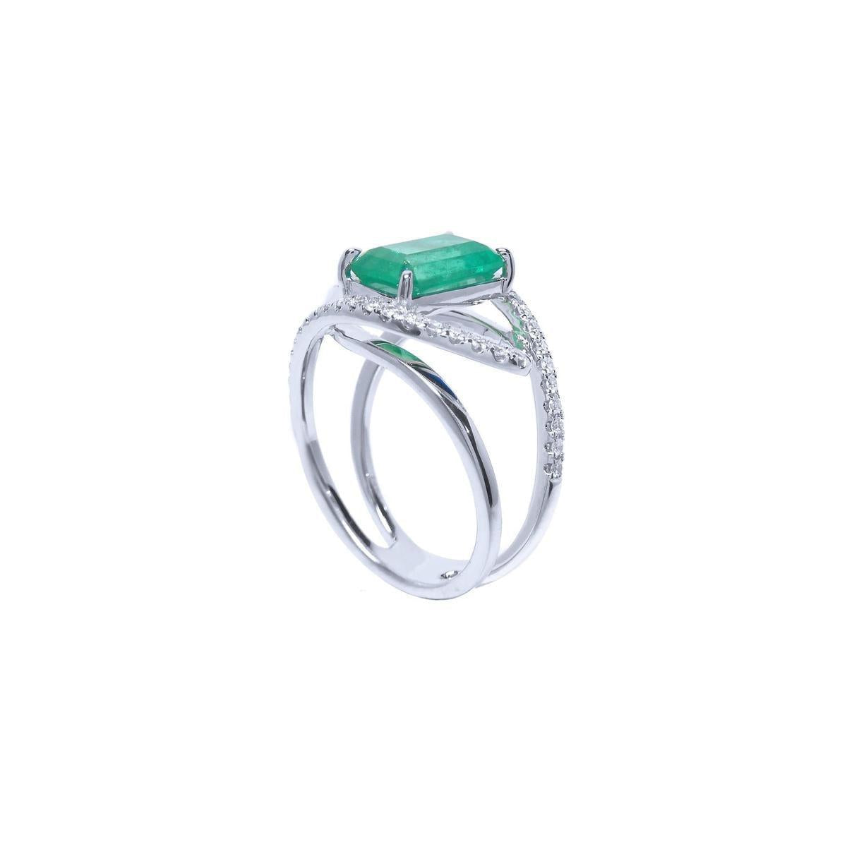 14k white gold ring with emerald on top and side profile visibles.