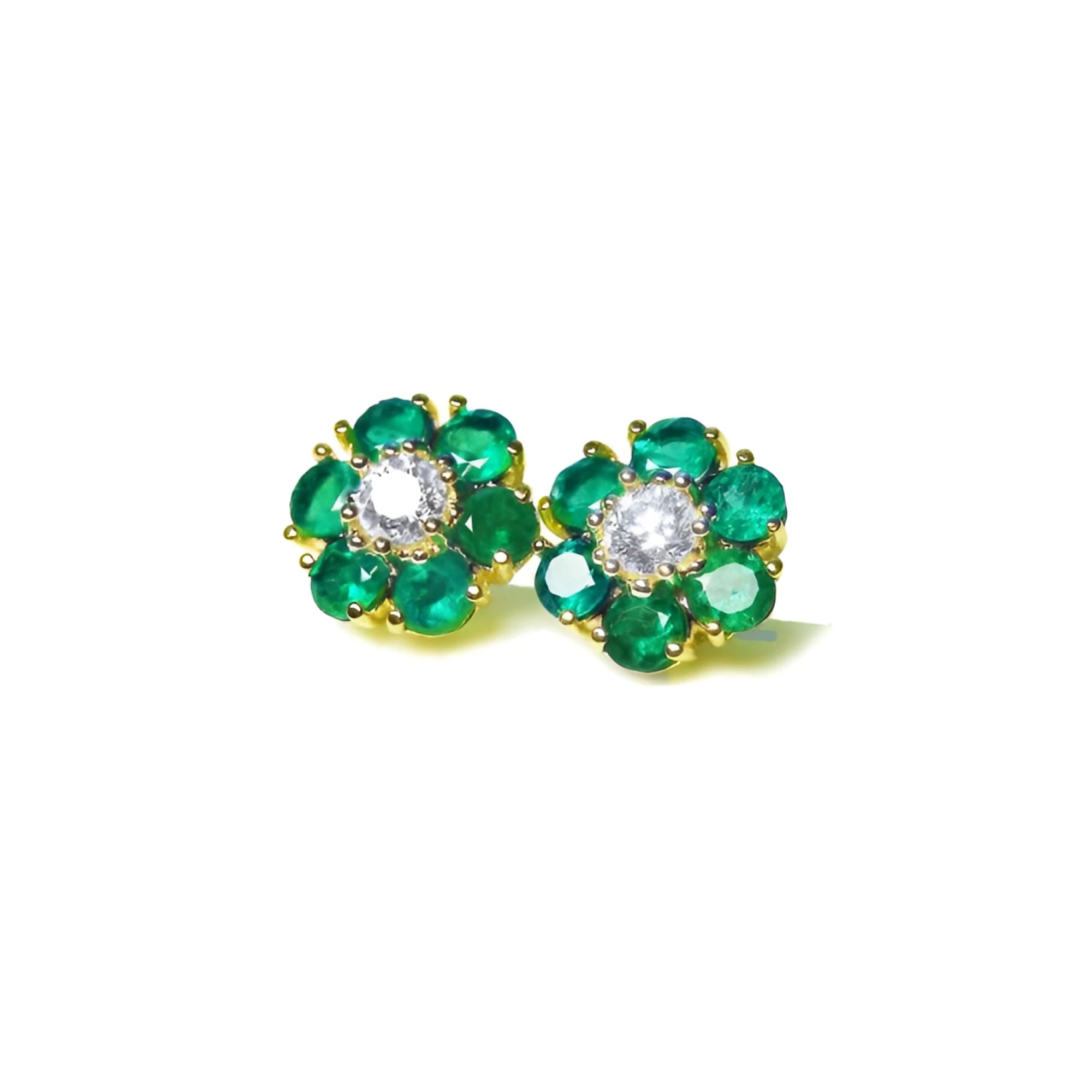 18K yellow gold flower cluster earrings with Colombian emeralds and a central diamond.