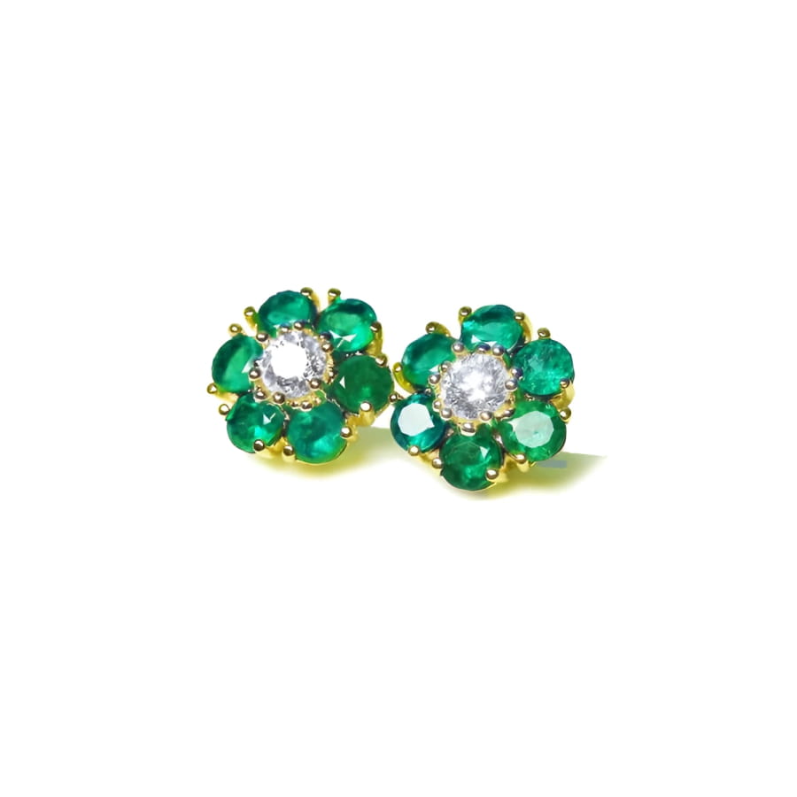 18K yellow gold flower cluster earrings with Colombian emeralds and a central diamond.