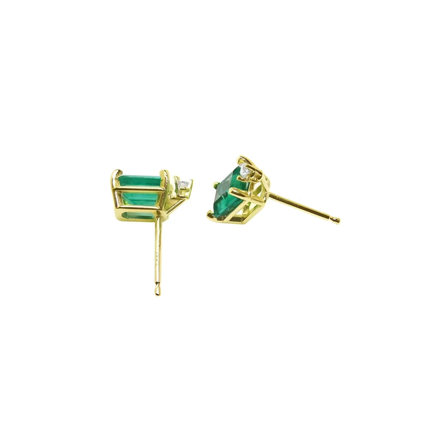Colombian emerald and diamond stud earrings in 14K yellow gold, rectangular cut.