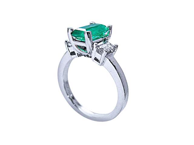 White gold emerald ring