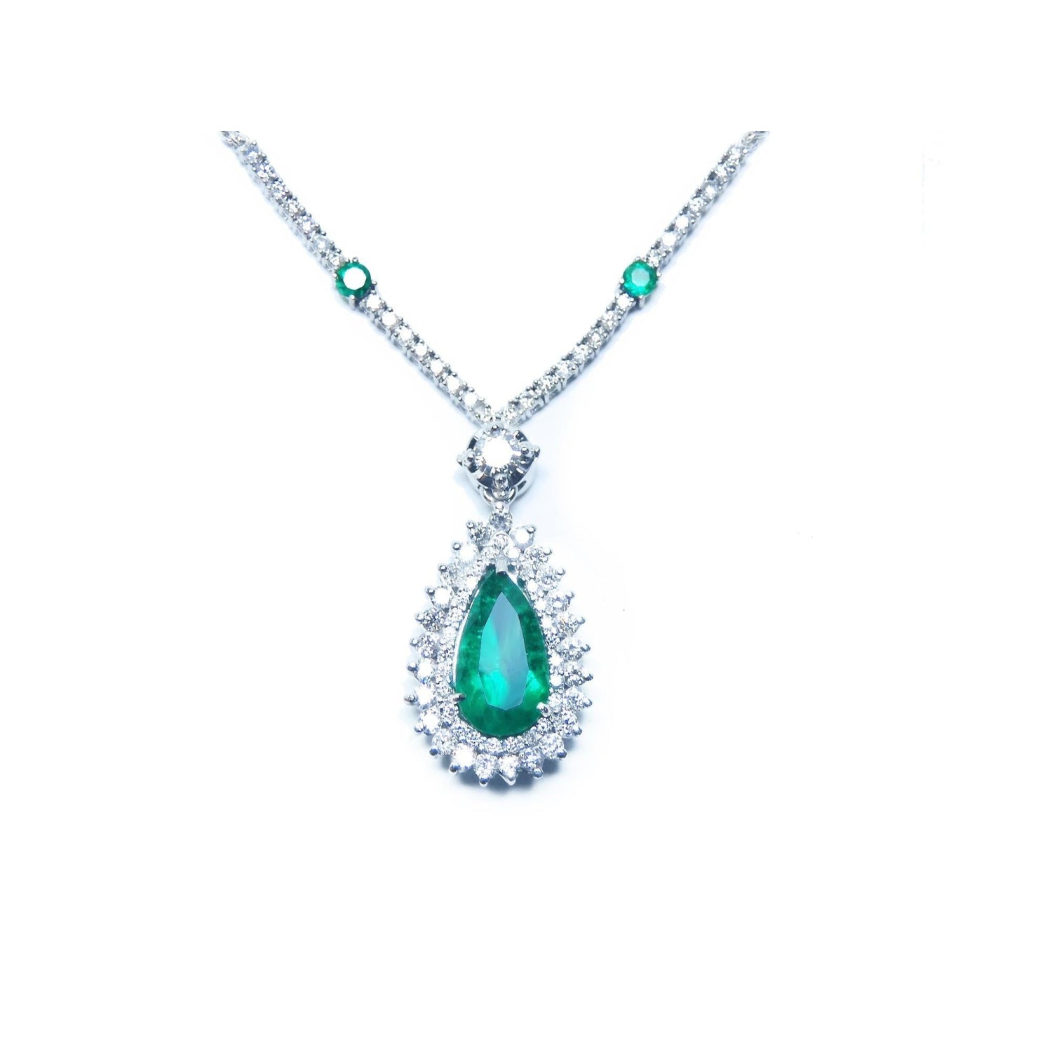 emerald jewelry necklace pear-shaped Muzo emerald with a rich, deep green hue, set in 18K white gold and halo diamond.