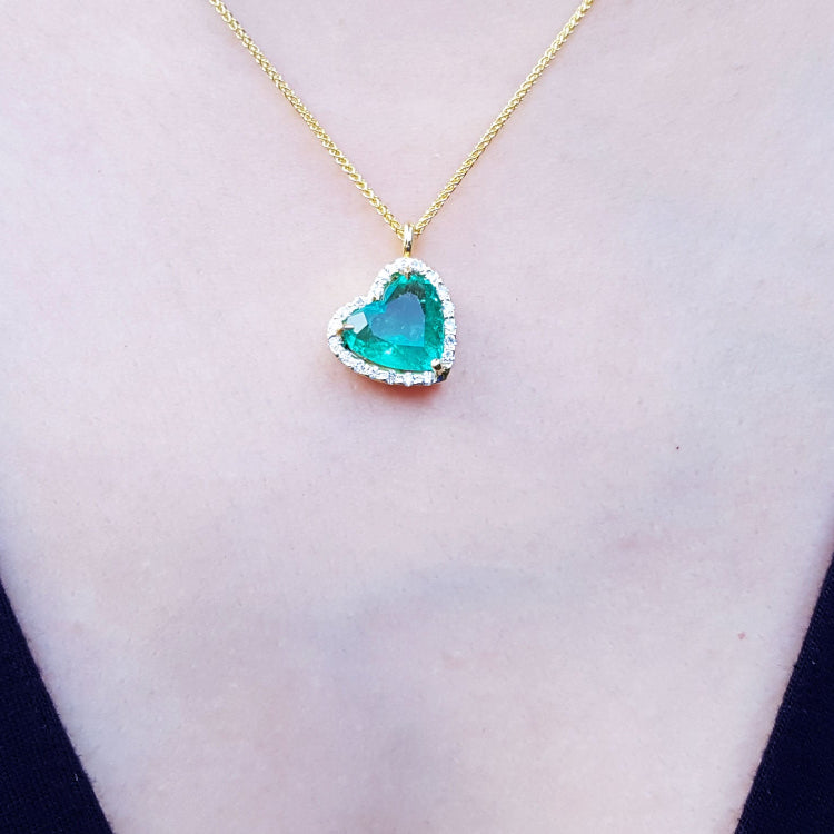 Tilted emerald heart necklace for sale heart shaped halo natural diamond handcrafted in 18k yellow