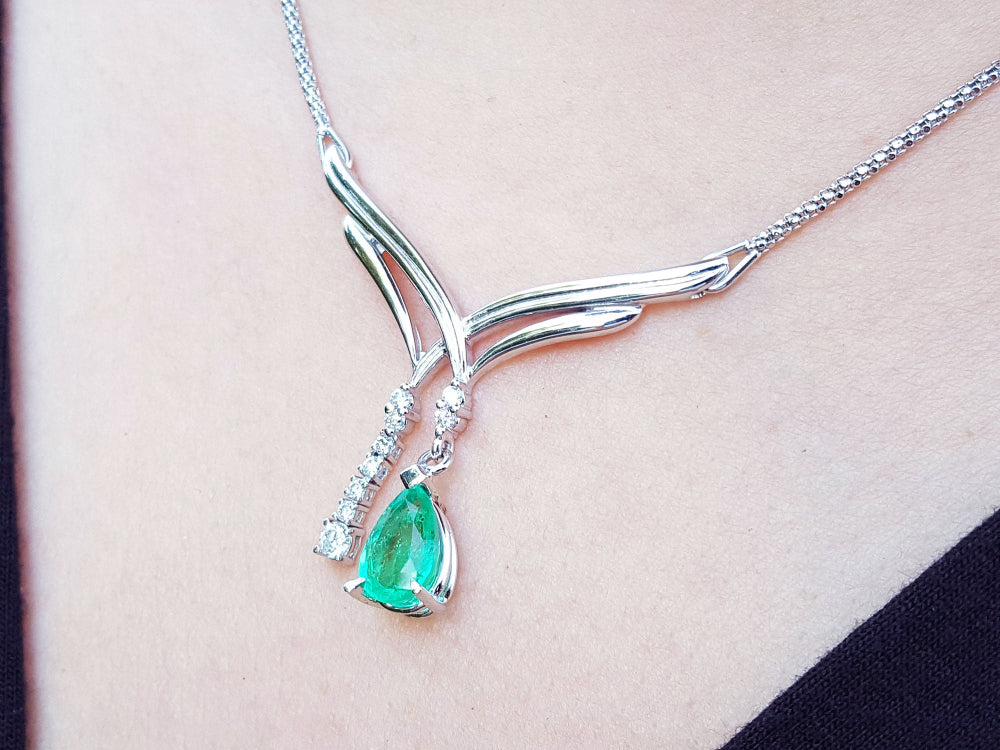 Muzo Colombia Emerald necklace natural pear cut sparkling medium green color 1.73 carats with accent diamonds