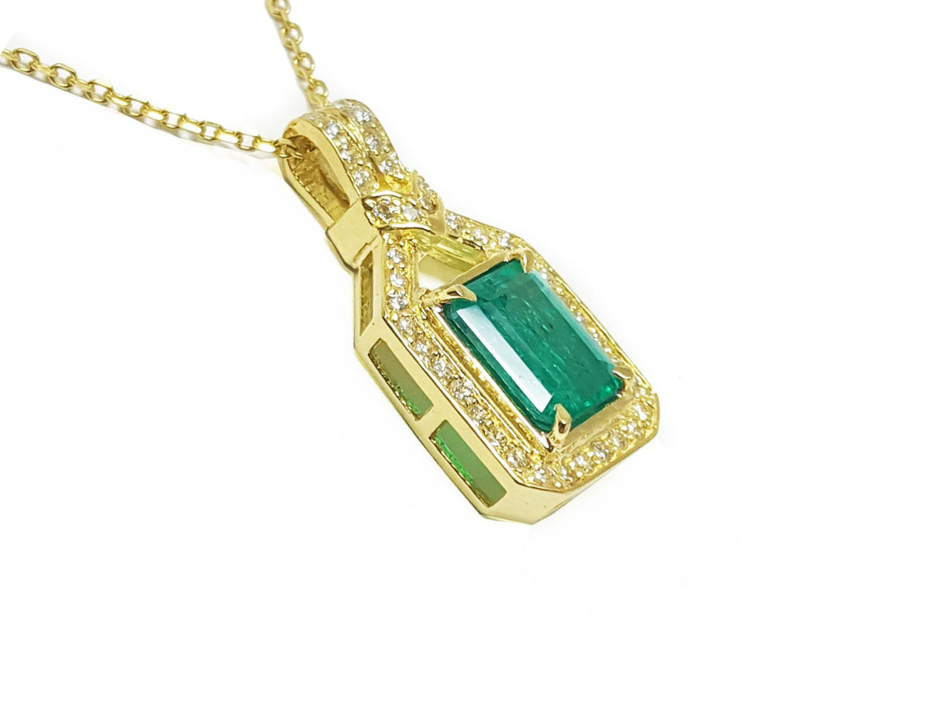 The right-side profile displayed of this 18k yellow gold emerald and diamonds accent pendant, the gallery profile view.