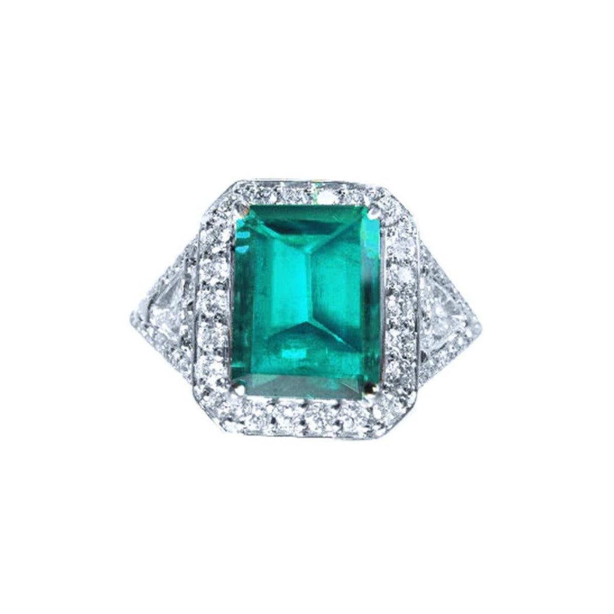 An emerald engagement ring GIA certified natural from the Muzo mines in Colombia, top side and shoulder's view,