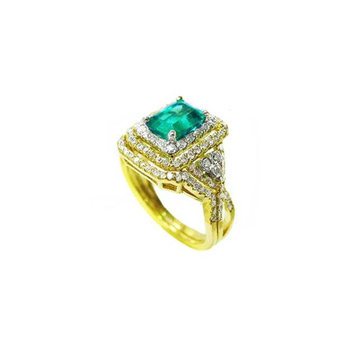 The top and parcial lateral profile of a yellow gold colombian emerald ring with matching band are displayed.