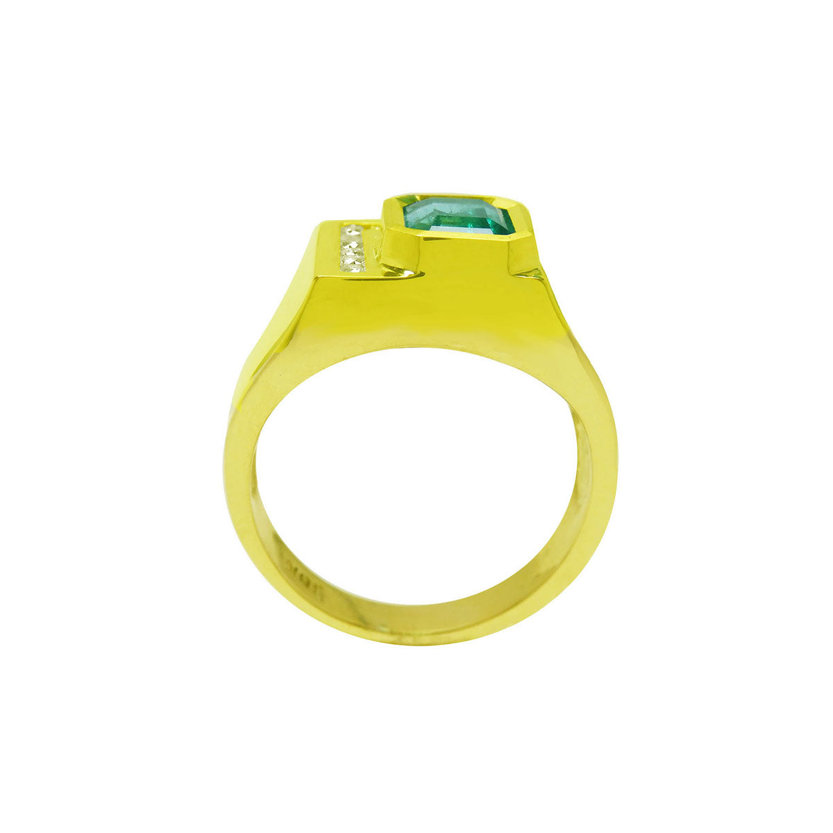 Yellow gold ring for men with a bezel set emerald on a lateral side view position.