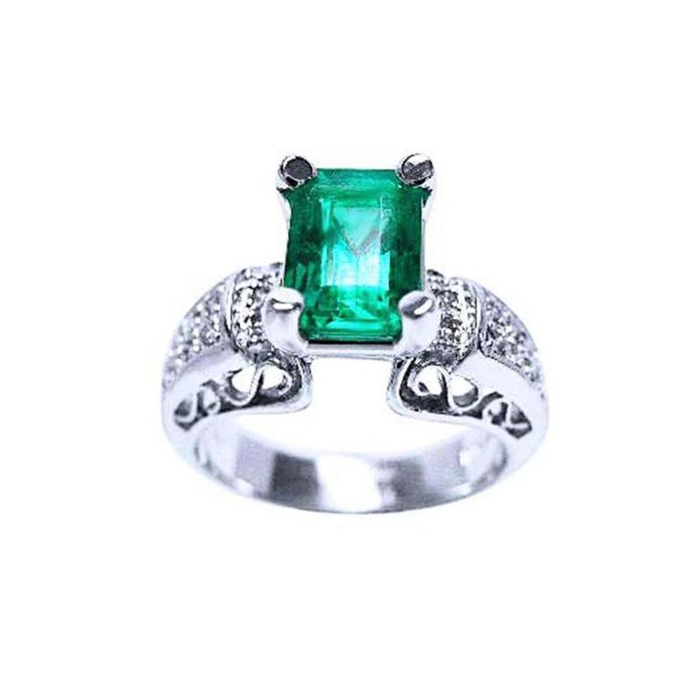 An emerald ring for women emerald-cut in 18k white gold, with accent natural diamonds.