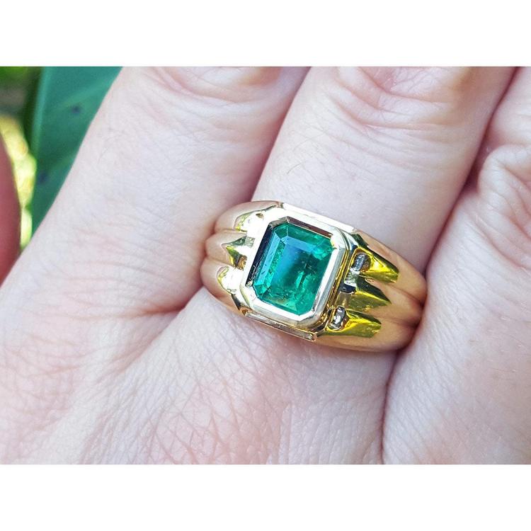 Men's 14K yellow gold solitaire ring with a bezel-set, deep green emerald.