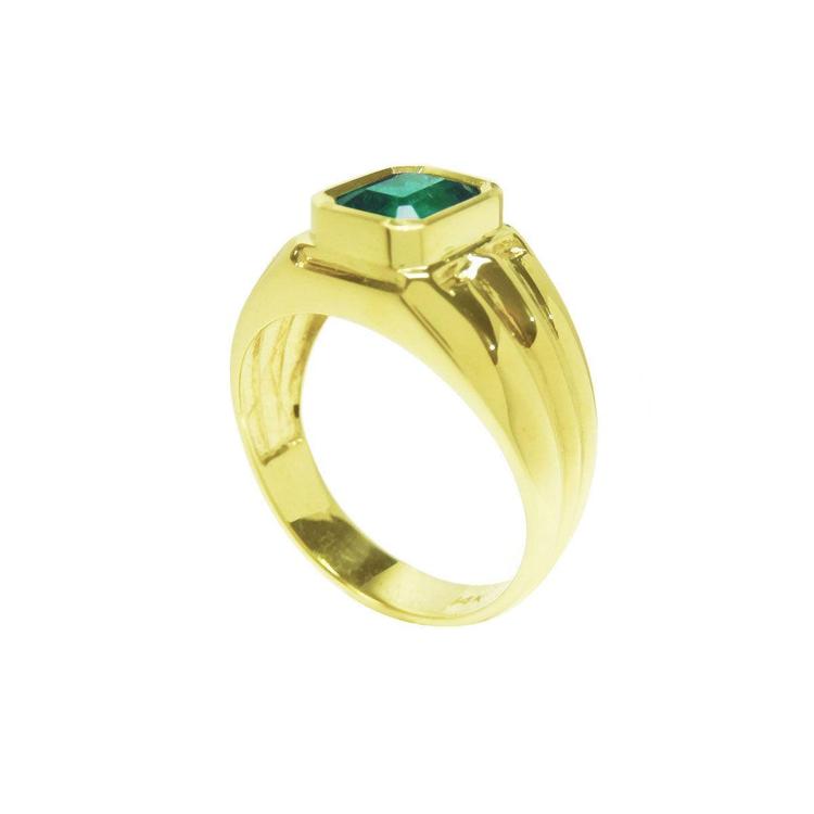 Men's 14K yellow gold solitaire ring with a deep green bezel-set Colombian emerald.