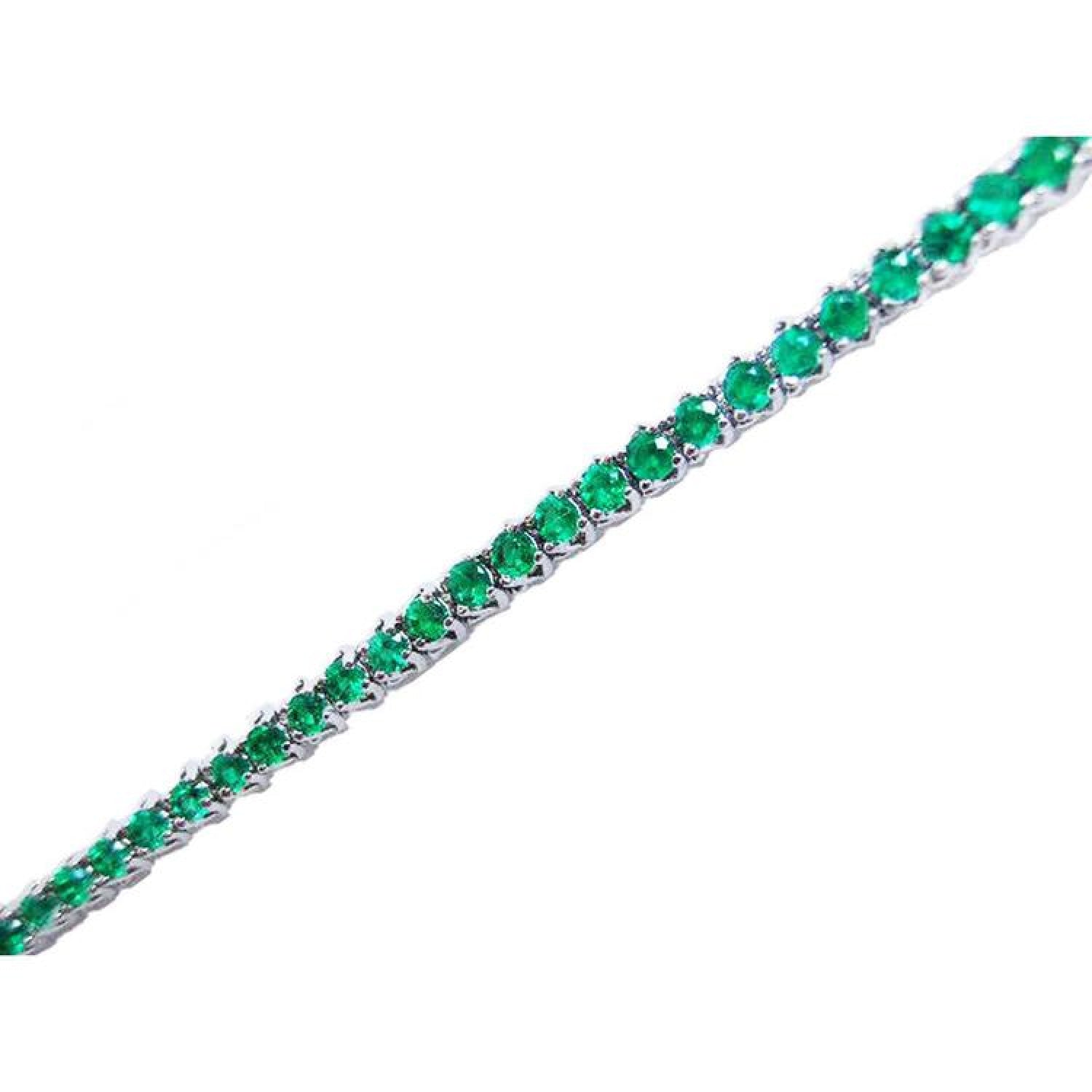 Natural Colombian emeralds tennis bracelet, round cut, prong set in 14K gold.