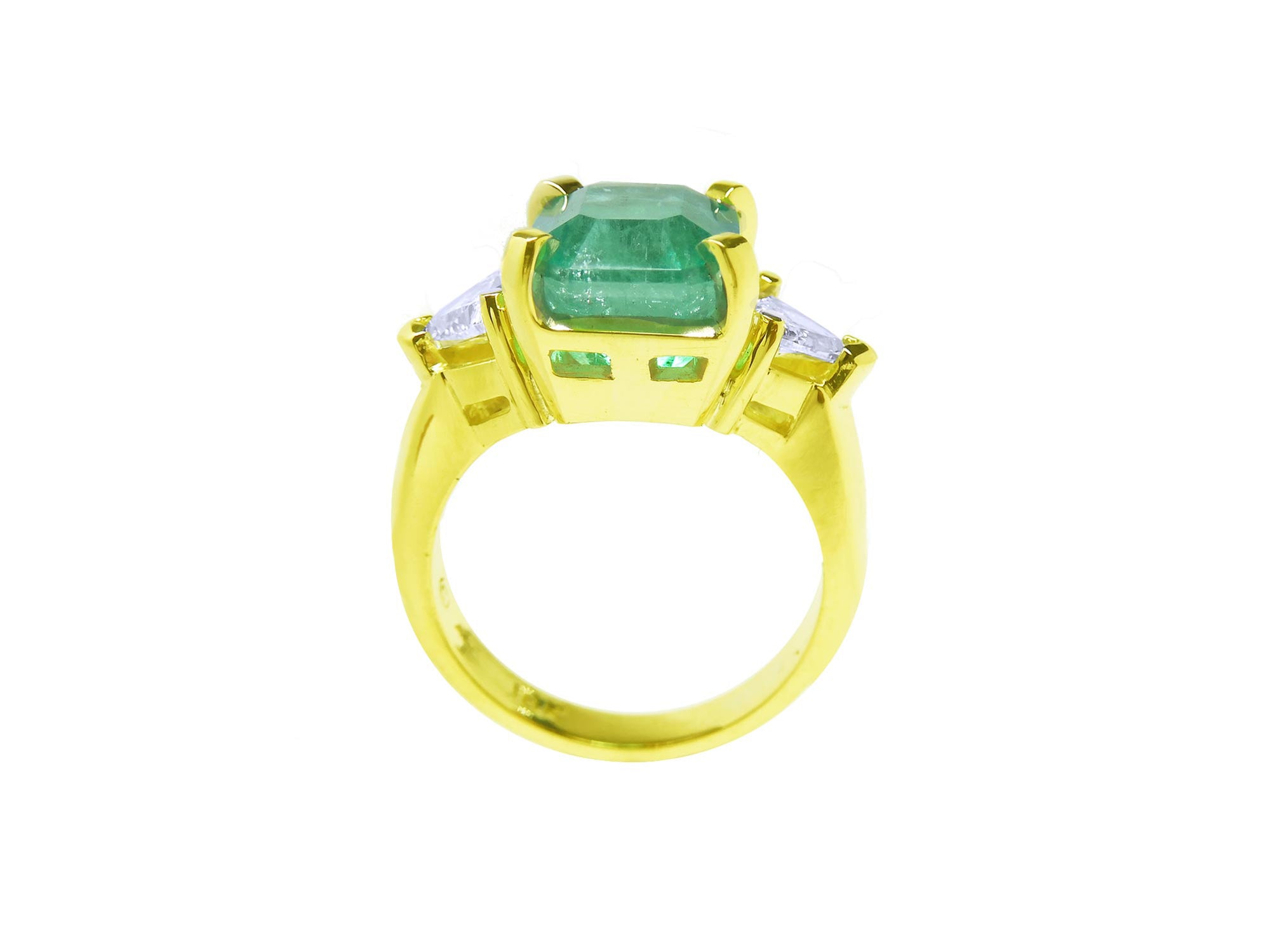 A 18k gold emerald and trillion cut diamond ring, top and gallery profile displayed.