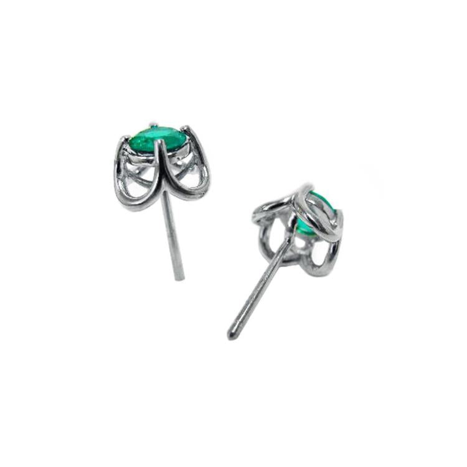 Tulip emerald stud earrings with round green emeralds in 14K white gold, strong tulip design.