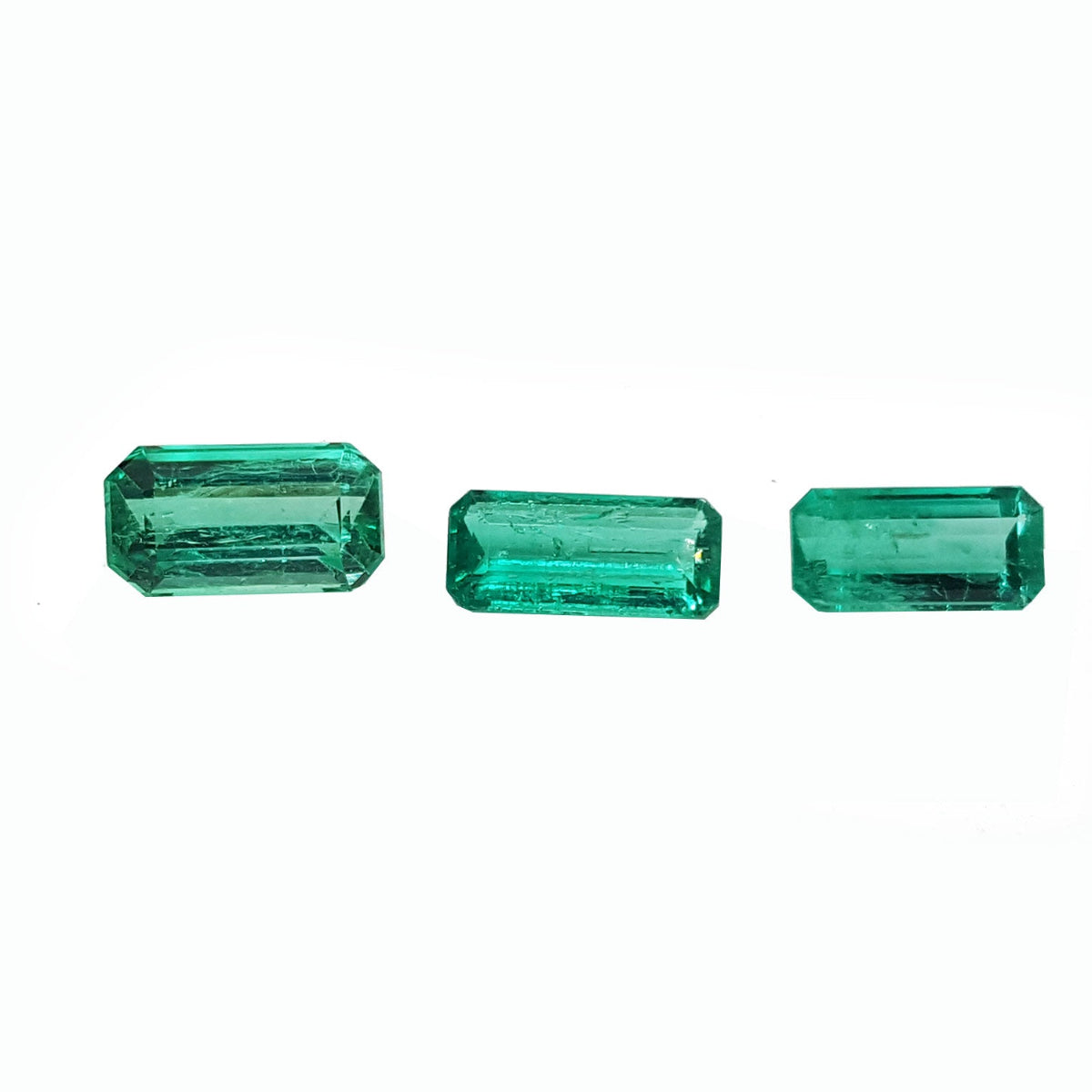 3.10 Carats Emeralds Matched Set for Earrings and Pendant