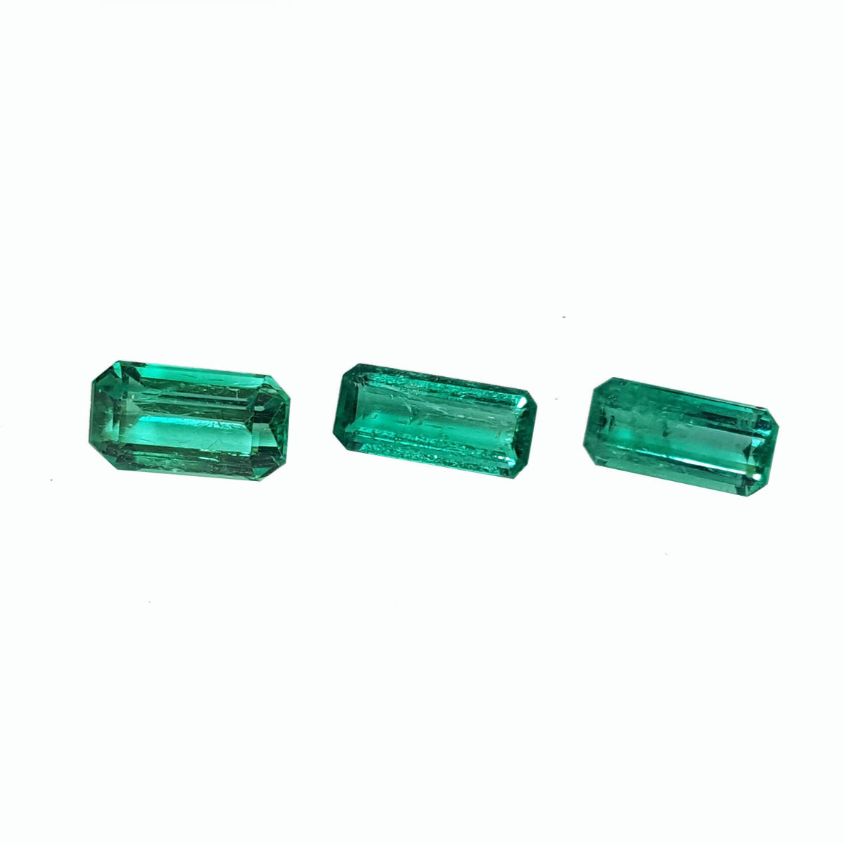 3.10 Carats Emeralds Matched Set for Earrings and Pendant