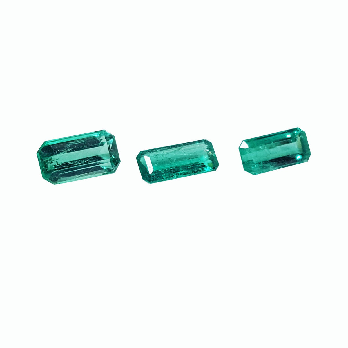 3.10 Carats Emeralds Matched Set for Earrings and Pendant