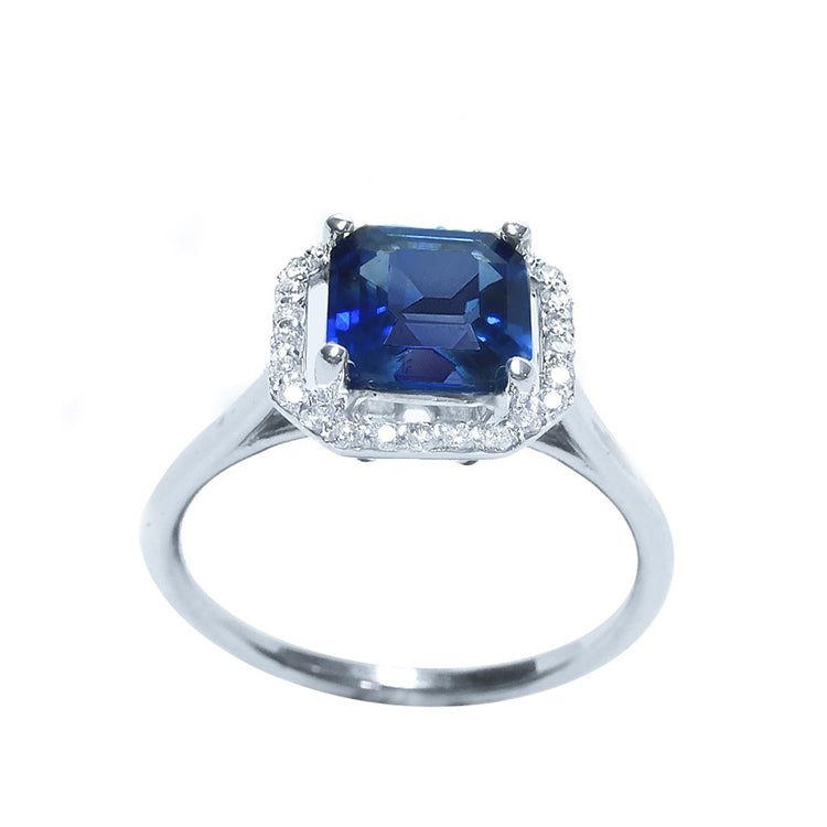 anillo de zafiro en oro blanco de 18k rodeado de diamantes naturales para mujer.