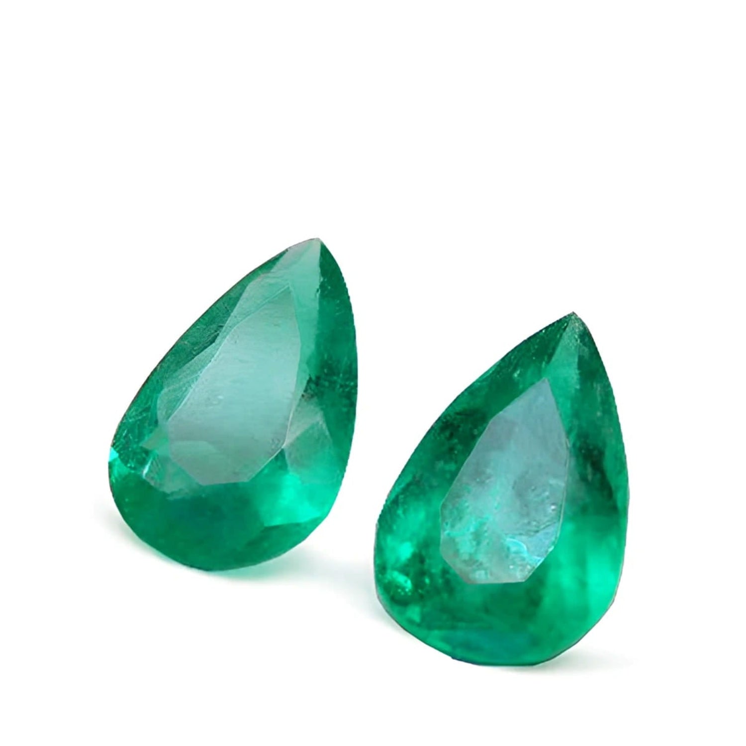 Pareja de esmeraldas colombianas suelta para la elaboración de aretes o colgantes.