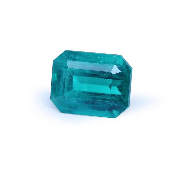 Fine quality loose Mizo mine Colombian emerald front table and crown close view