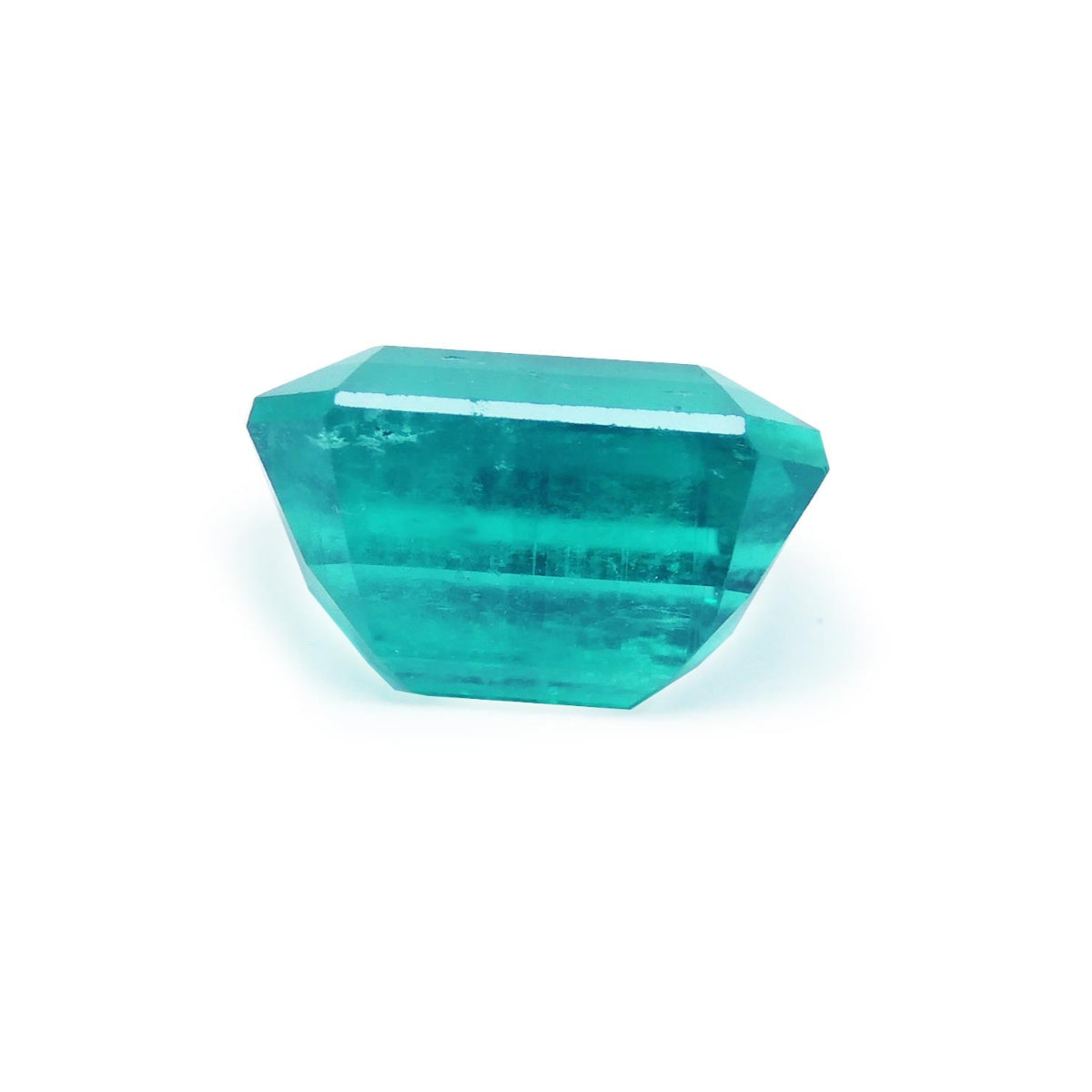 Fine quality loose Mizo mine Colombian emerald underneath view displaying pavilion