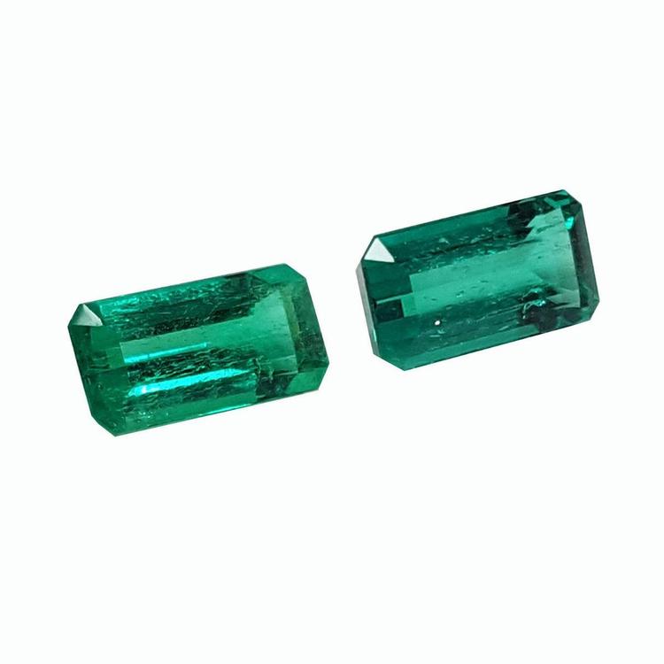 Loose natural emeralds matching pair set fine quality, Medium Deep Bluish Green Emerald-Cut from Muzo.