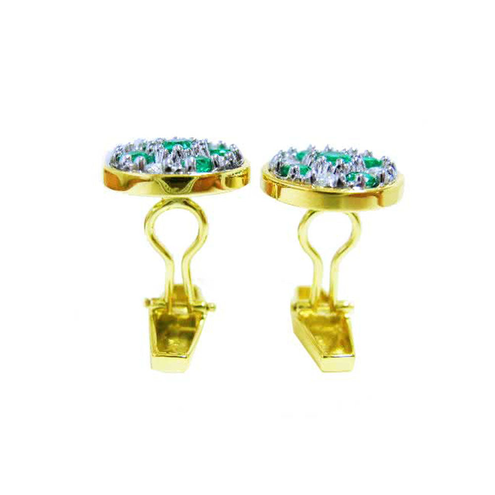 The lateral view of a pair of yellow gold cufflinks with natural emeralds and diamonds.