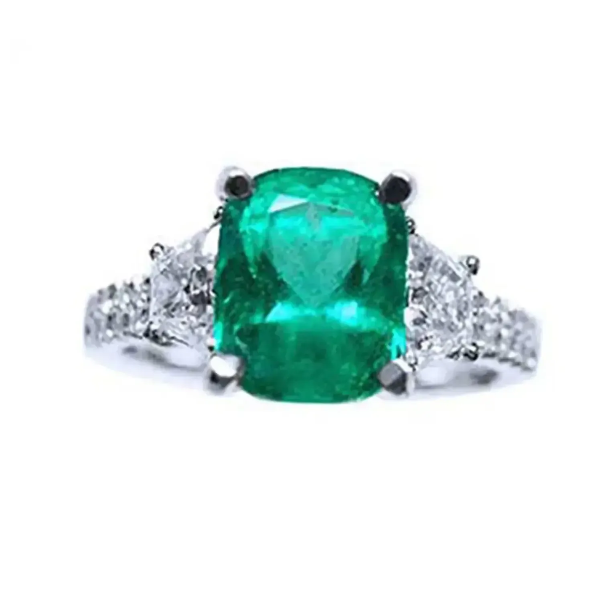 Anillo de compromiso con esmeralda colombiana corte cojín y diamantes naturales en oro blanco de 18k.