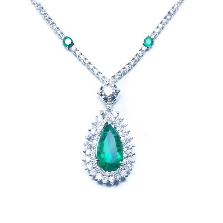 emerald jewelry necklace pear-shaped Muzo emerald with a rich, deep green hue, set in 18K white gold and halo diamond.