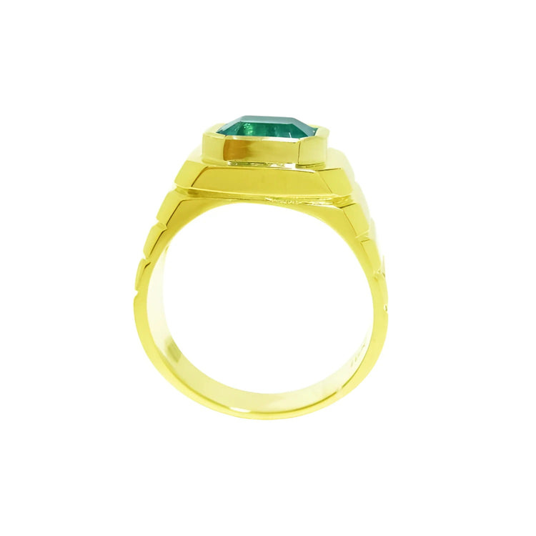 Men's emerald ring made of 18k yellow gold with a GIA certification of F1 clarity enhancement.