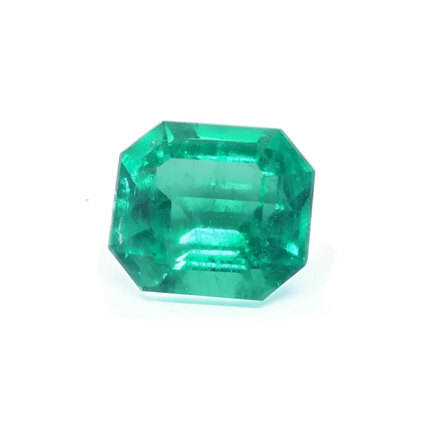 Natural loose emerald Muzo Colombia fine quality, GIA certified F2, a sparkling medium-deep green hue. 