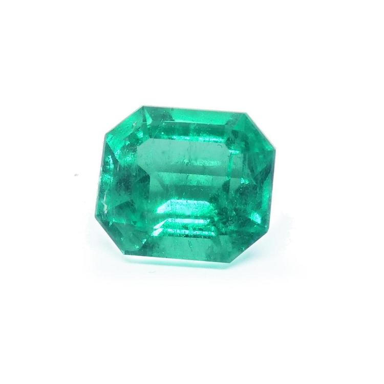 Natural loose emerald Muzo Colombia fine quality, GIA certified F2, a sparkling medium-deep green hue. 