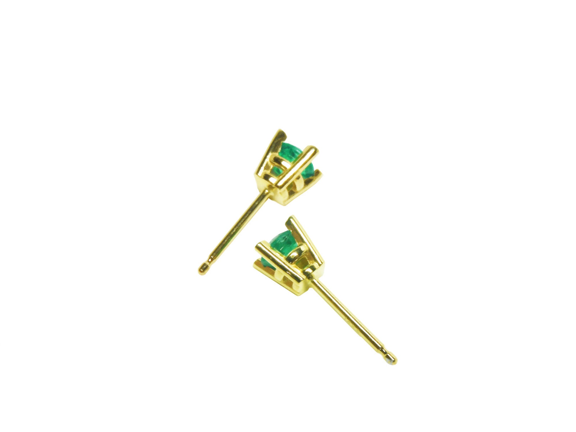 Girls' natural emerald stud earrings round cut yellow gold, lateral position