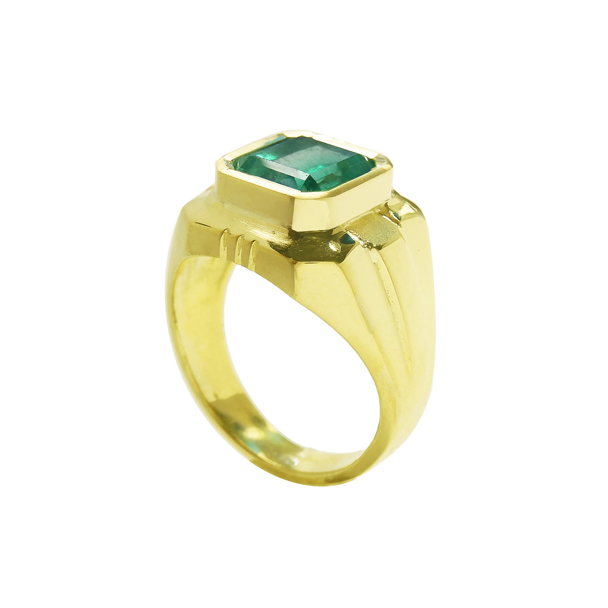 Side profile view of a men&#39;s natural colombian emerald ring in yellow gold.
