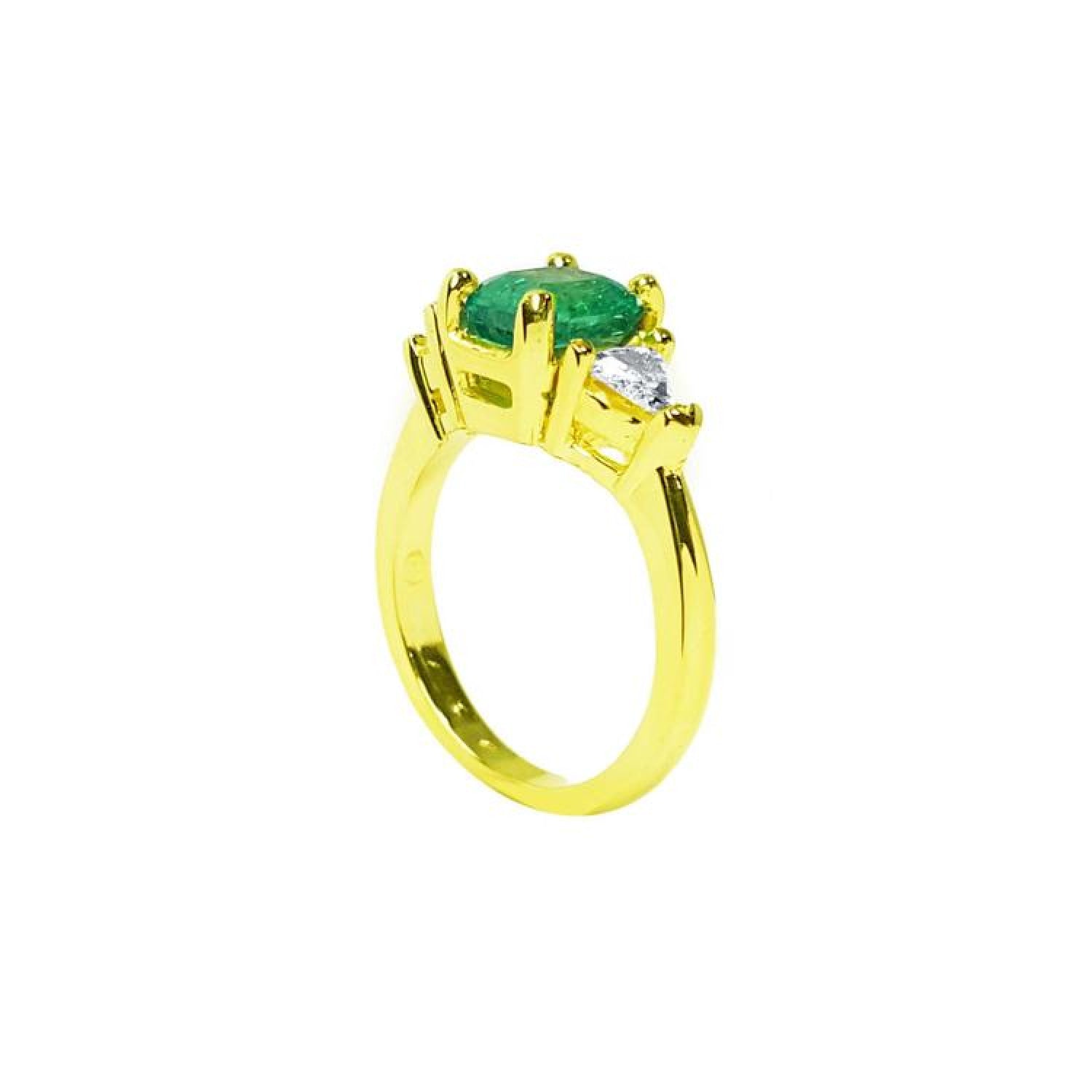 18k gold ring with a 1.51 ct. oval emerald and two trillion-cut side diamonds.