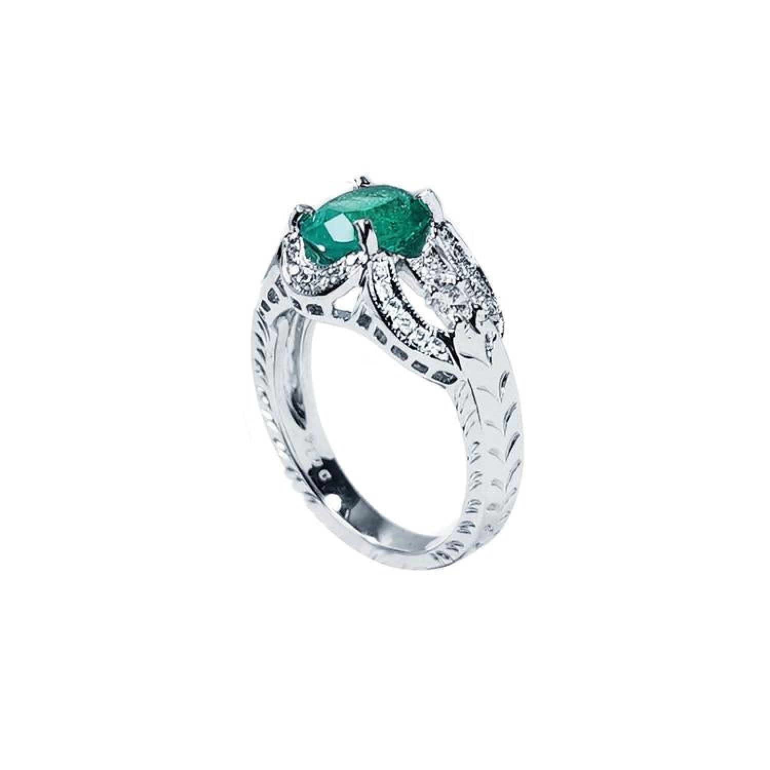 Natural oval emerald ring in 18K white gold with a decorative bridal-style band.