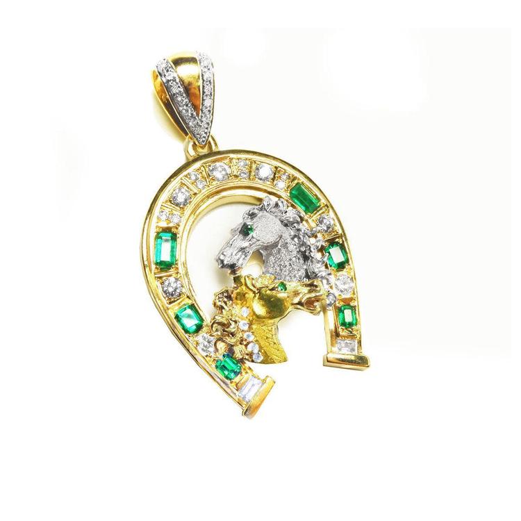 A yellow gold horseshoe pendant for men with two horse's heads, natural emeralds and diamonds right profile.